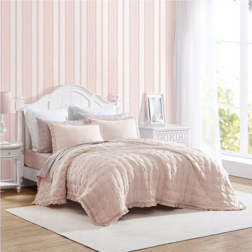 Laura Ashley 3pc Full/Queen Hailee Microfiber Quilt Bedding Set Pink.